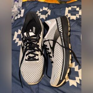 Brooks Adrenaline GTS 22 Black and White Sneakers